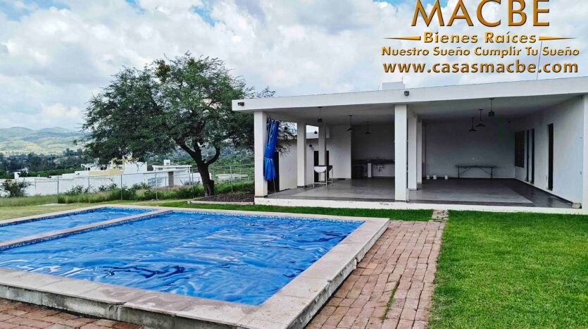 Disfruta de tu propia alberca en Comajilla León Inmobiliaria Macbe bienes raíces