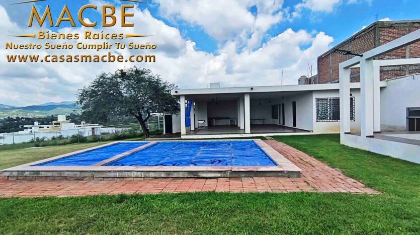 Disfruta de tu propia alberca en Comajilla León Inmobiliaria Macbe bienes raíces