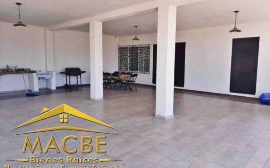 Casa con alberca en venta Comajilla León