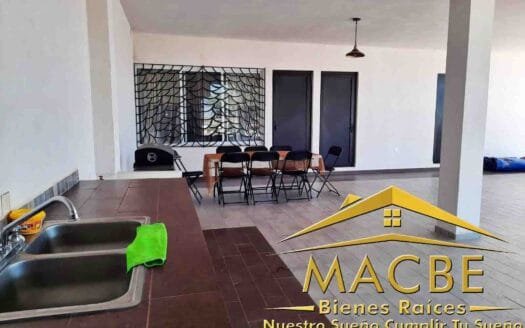 Casa con alberca en venta Comajilla León