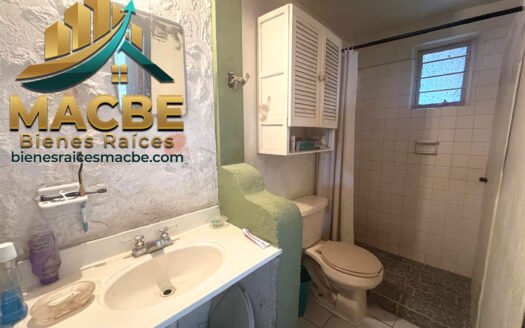 Casa en Venta en Bernardo Cobos: Un Hogar en Av. España Irapuato