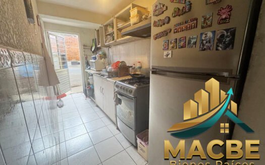 Casa en Venta en Bernardo Cobos: Un Hogar en Av. España Irapuato