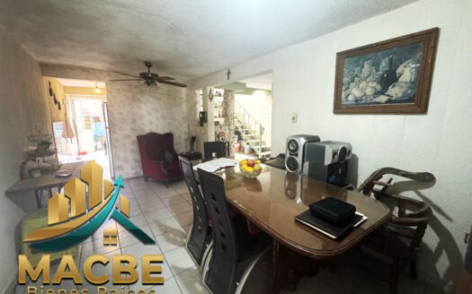 Casa en Venta en Bernardo Cobos: Un Hogar en Av. España Irapuato
