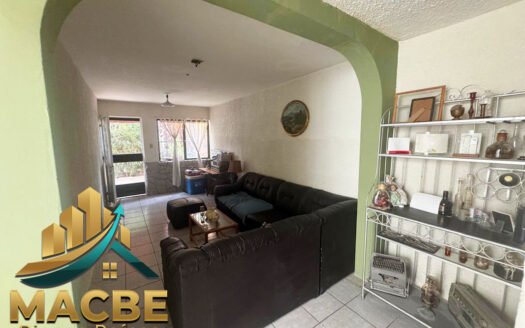 Casa en Venta en Bernardo Cobos: Un Hogar en Av. España Irapuato