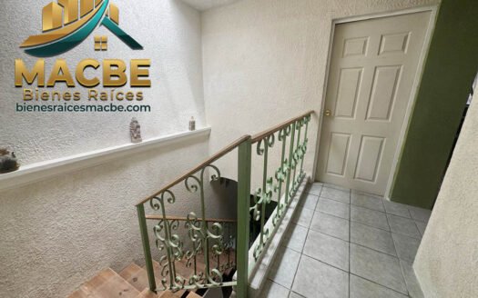 Casa en Venta en Bernardo Cobos: Un Hogar en Av. España Irapuato