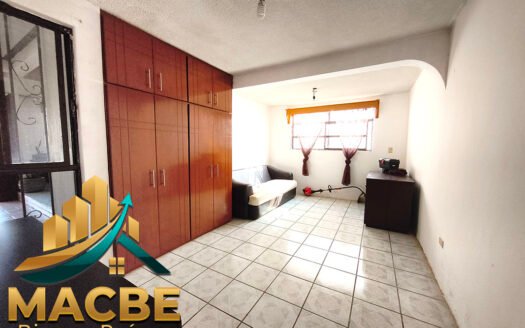 Casa Grande en Venta en colonia Magisterial Irapuato: 276m² de Construcción y Espacios Muy Grandes