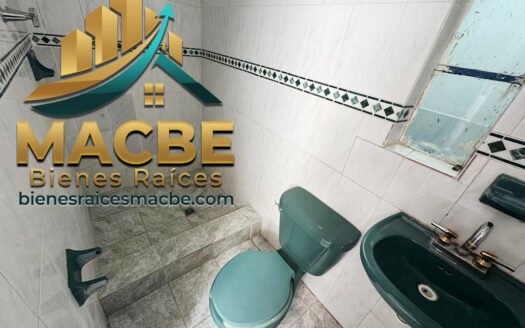 Casa con Local Comercial Torres Landa | Inversión Estratégica y Versátil