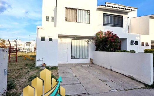 Casa en venta Valle Real Irapuato con terreno excedente | MACBE