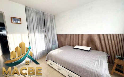 Casa en venta Valle Real Irapuato con terreno excedente | MACBE