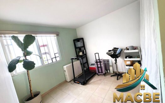 Casa en venta Valle Real Irapuato con terreno excedente | MACBE