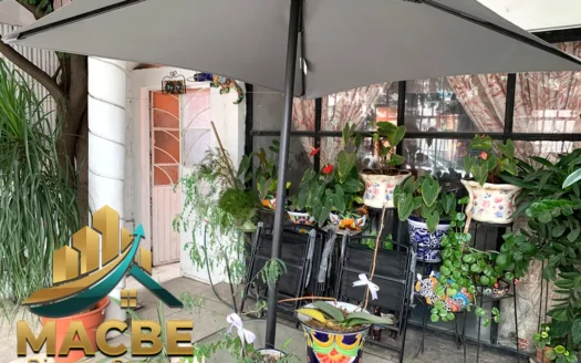 Casa en venta con local comercial en Irapuato Centro | MACBE Bienes Raíces