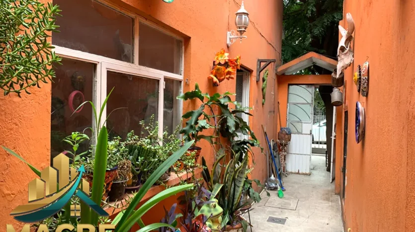 Casa en venta con local comercial en Irapuato